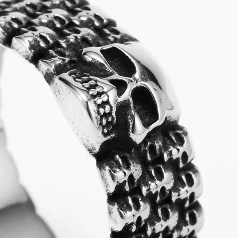Gothic skull ring