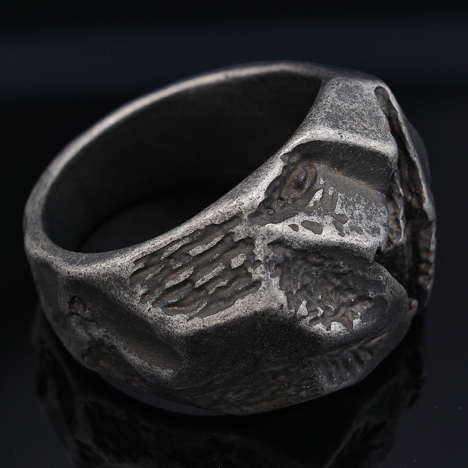 Meteorite style ring