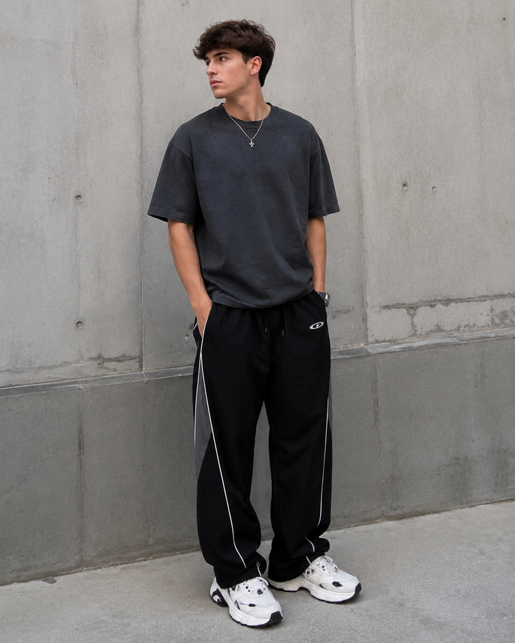 MEN’S MINIMAL CONTRAST LINE WIDE-LEG PANTS