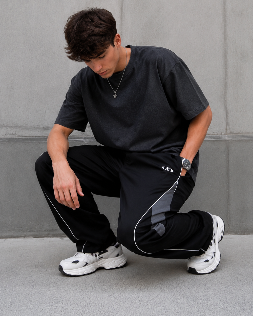 MEN’S MINIMAL CONTRAST LINE WIDE-LEG PANTS