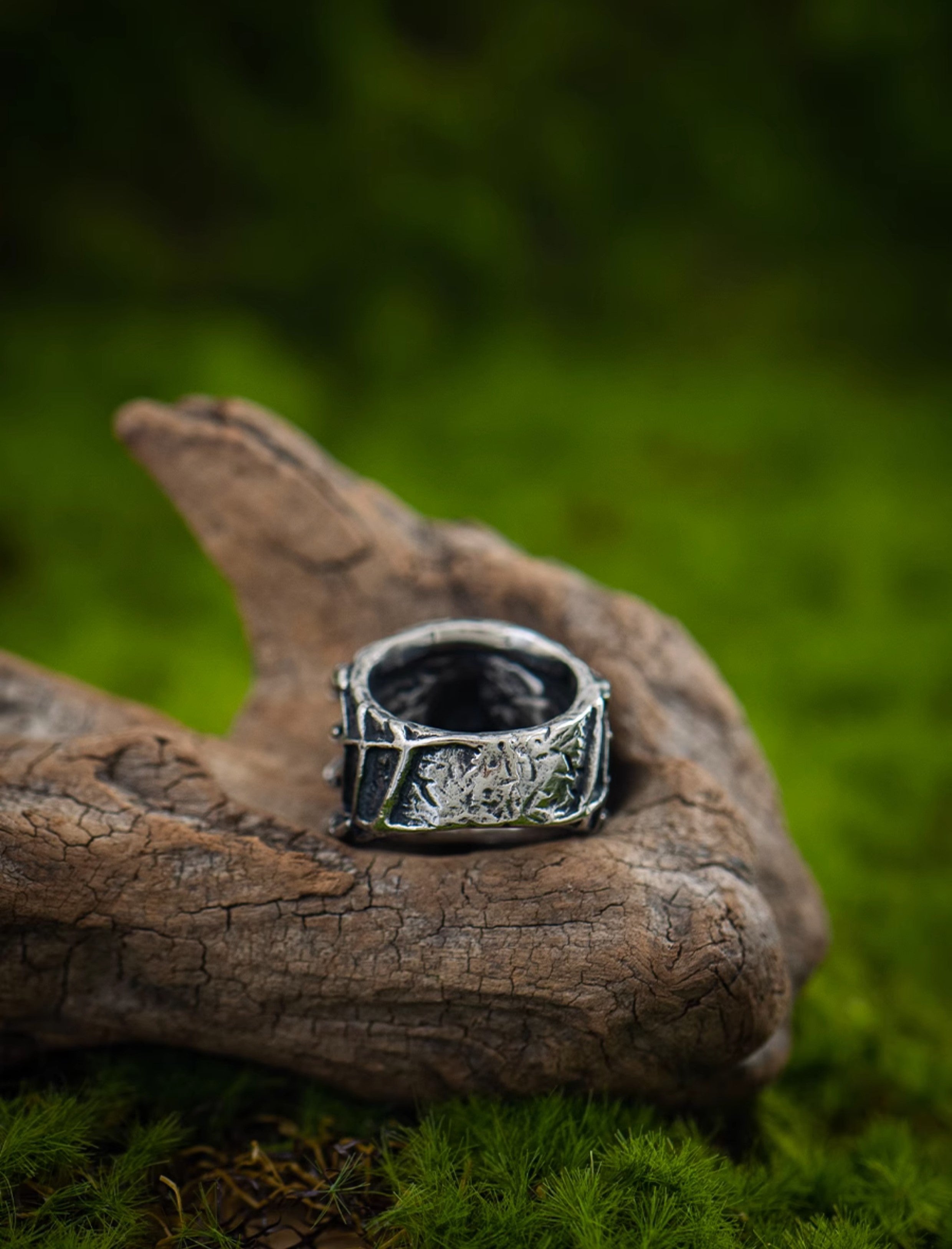 Giant spider ring