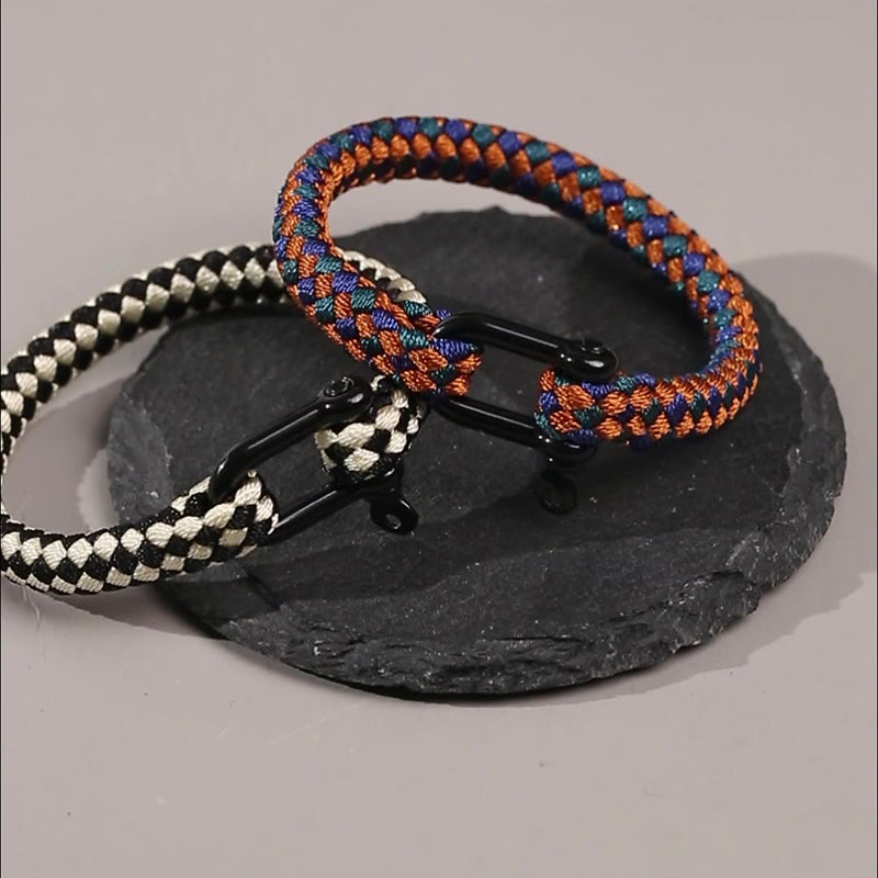 Hand-woven paracord men's bracelet