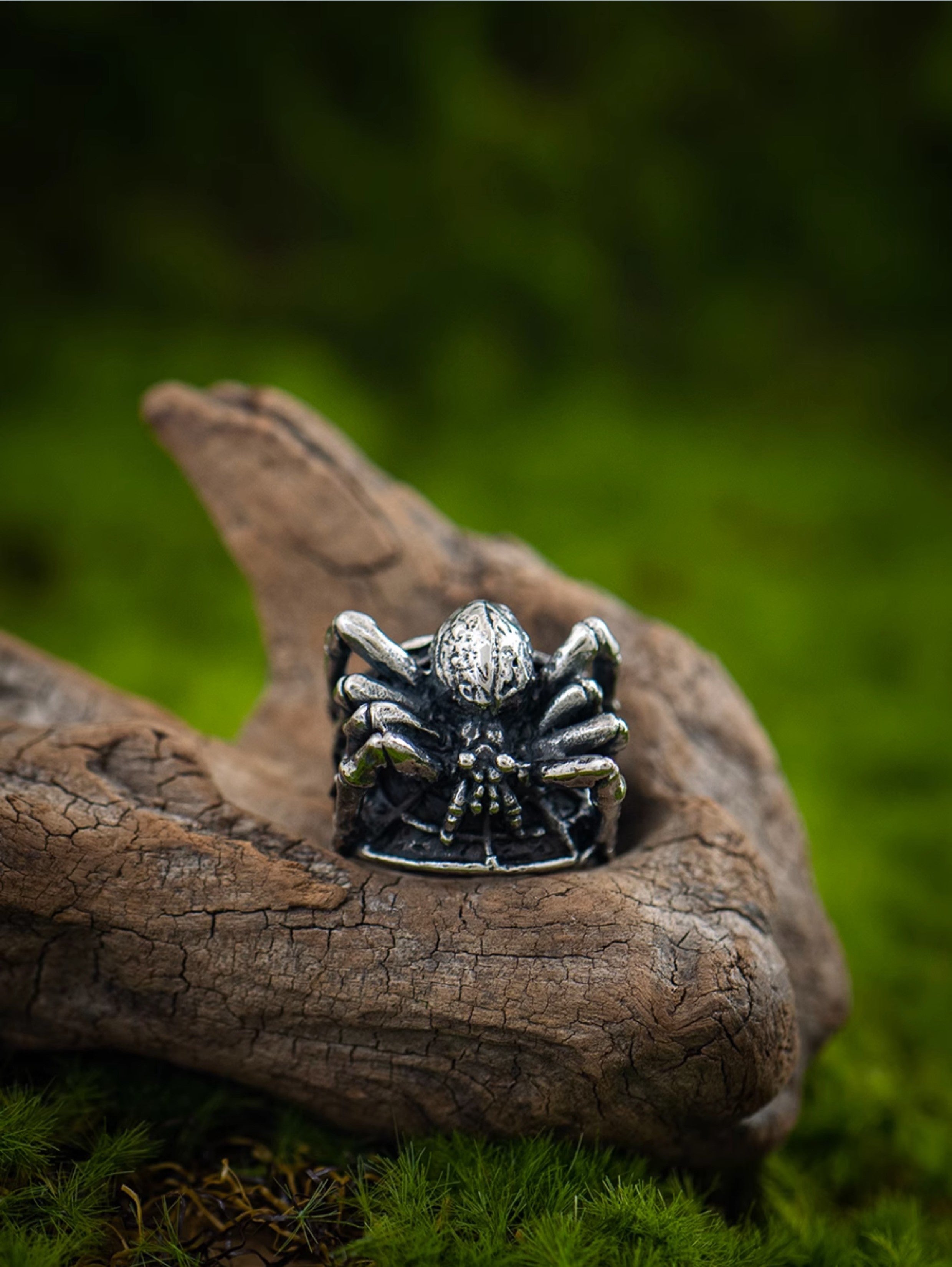 Giant spider ring