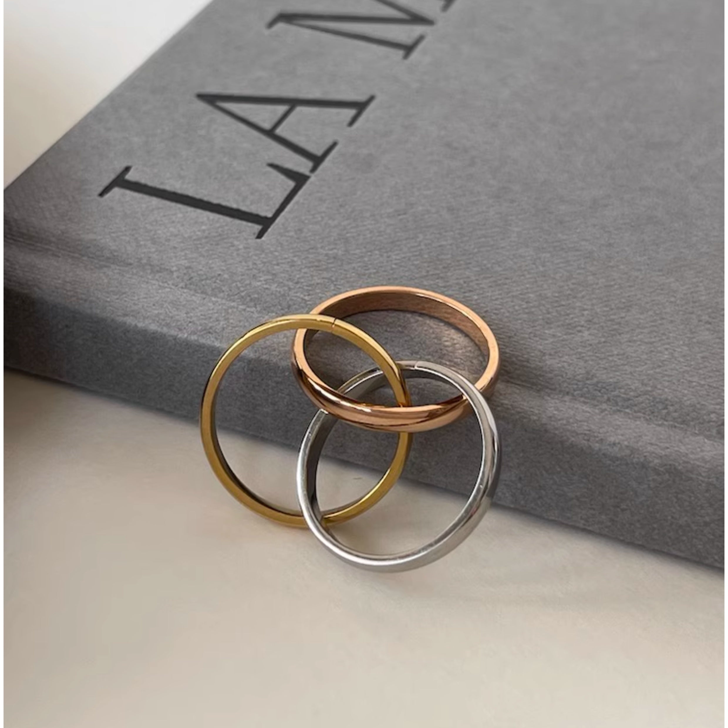 Three-color three-ring ring