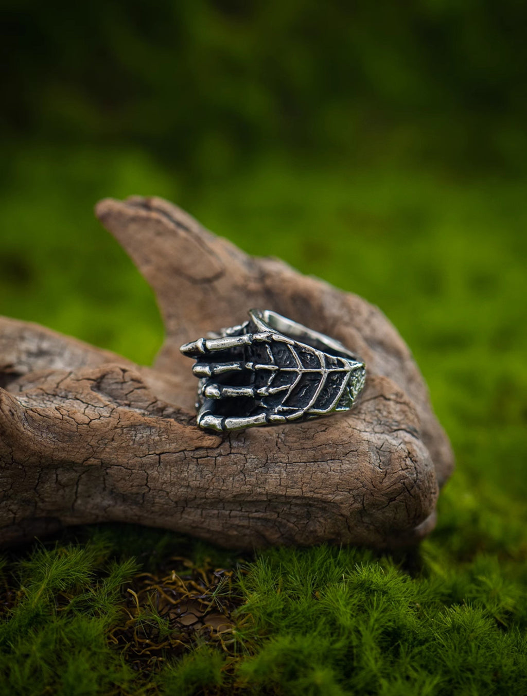 Giant spider ring