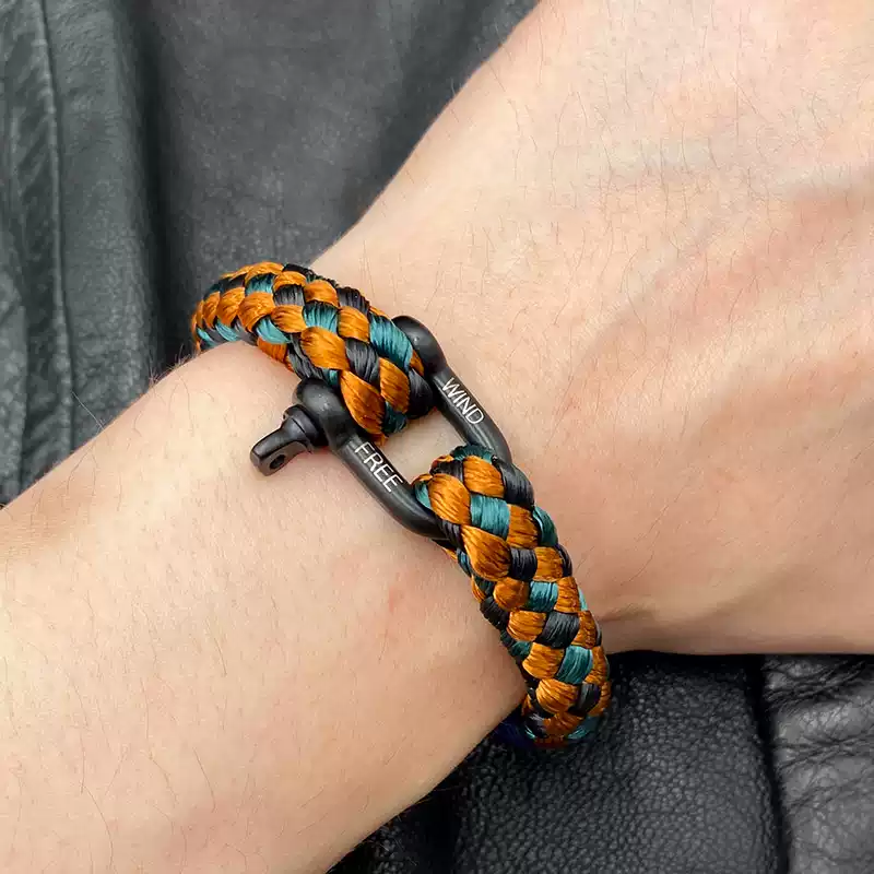 Hand-woven paracord men's bracelet