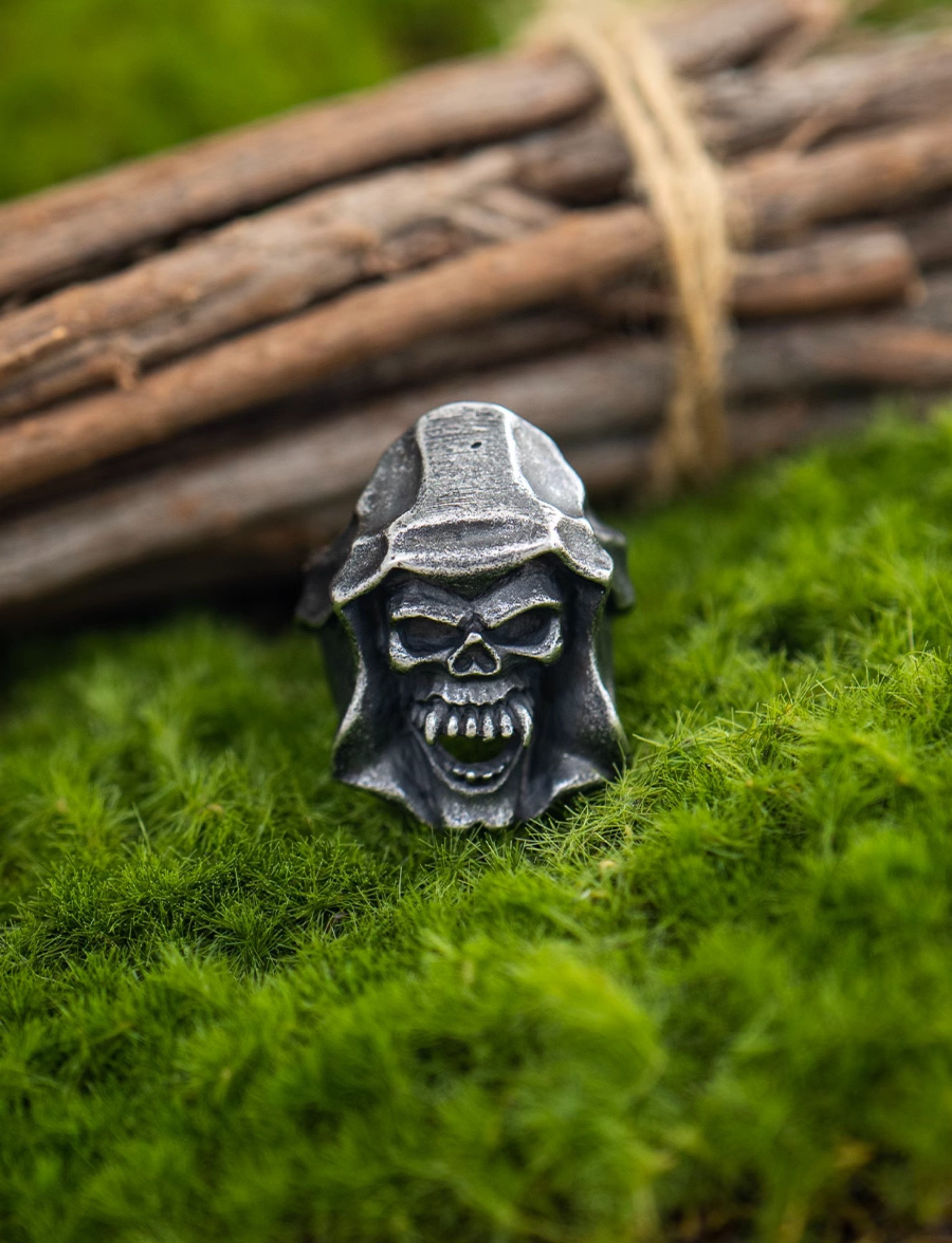 Giant Necromancer Skeleton Ring