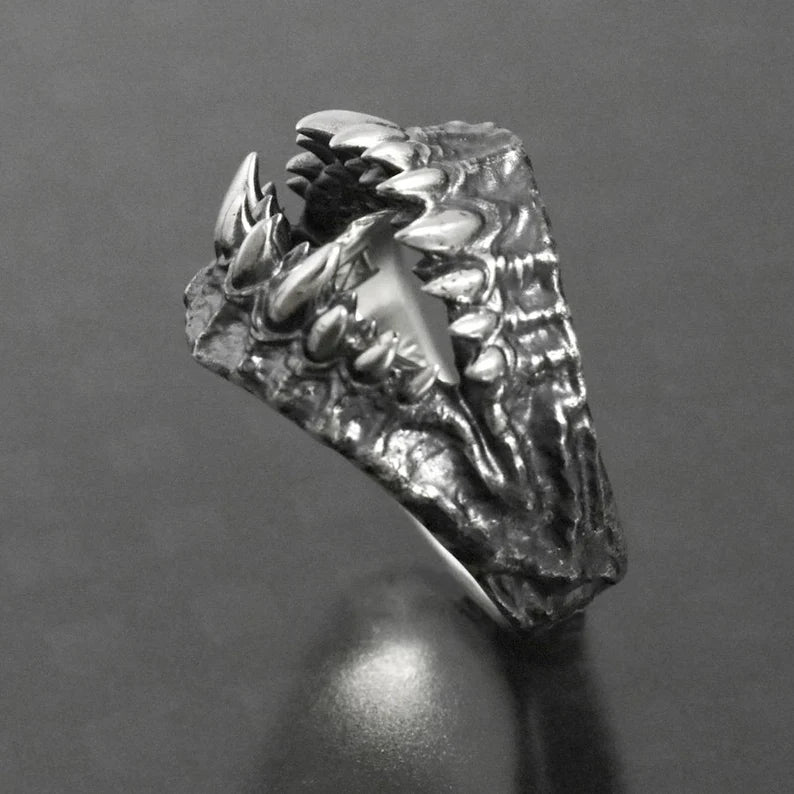 Retro pointed-tooth ring